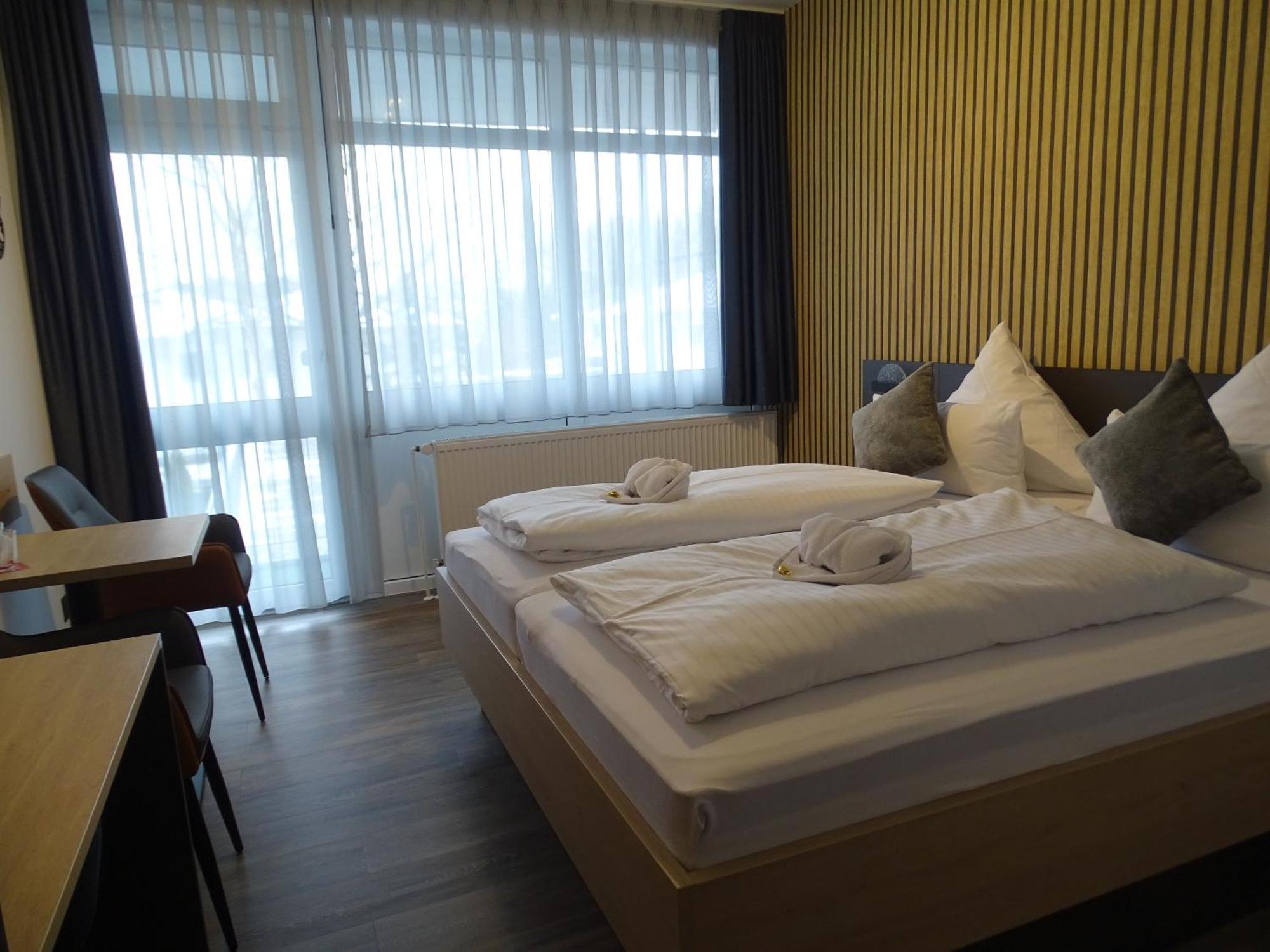 באד ווסטרנקוטן Hotel Zur Therme מראה חיצוני תמונה