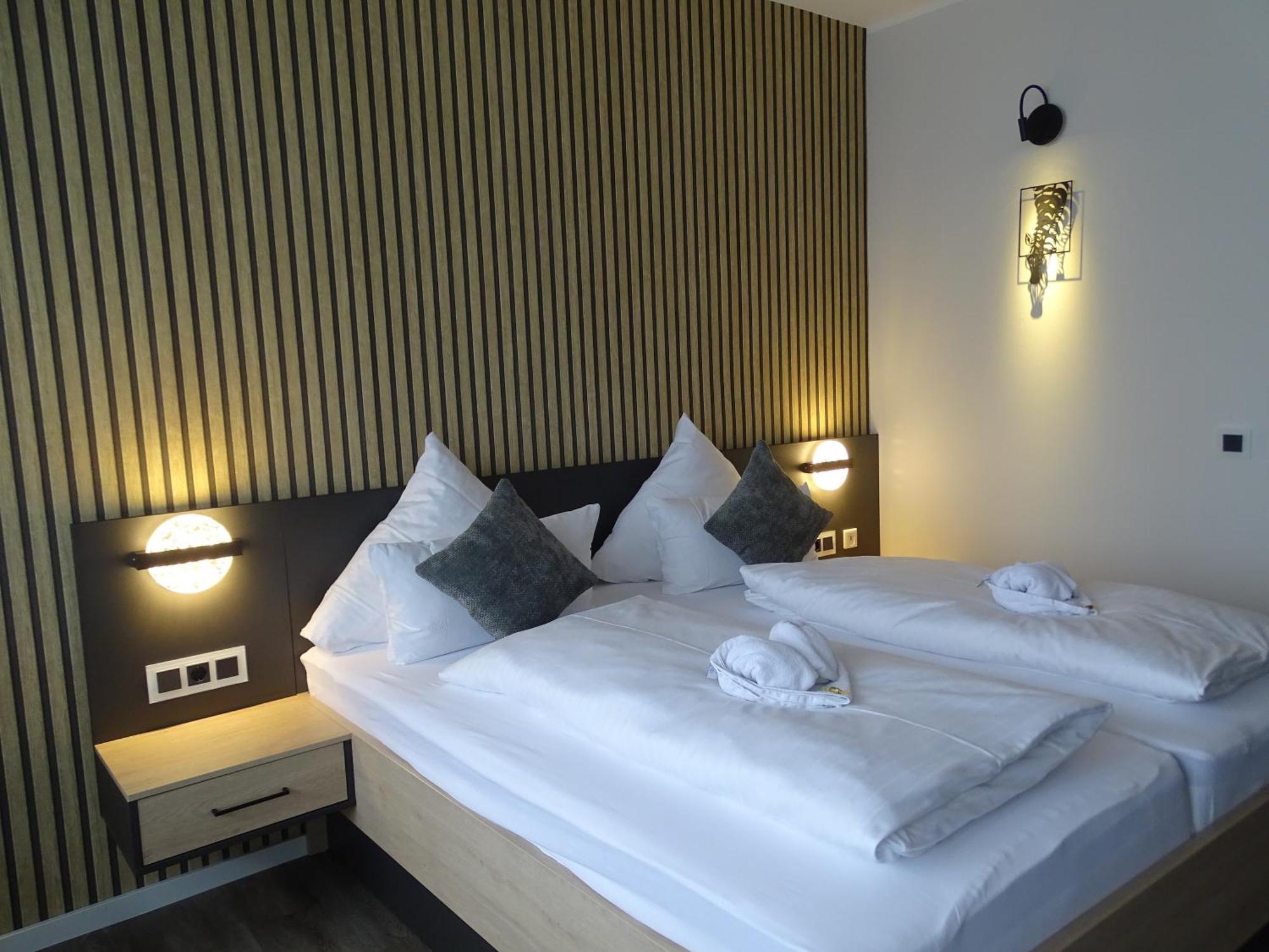 באד ווסטרנקוטן Hotel Zur Therme מראה חיצוני תמונה