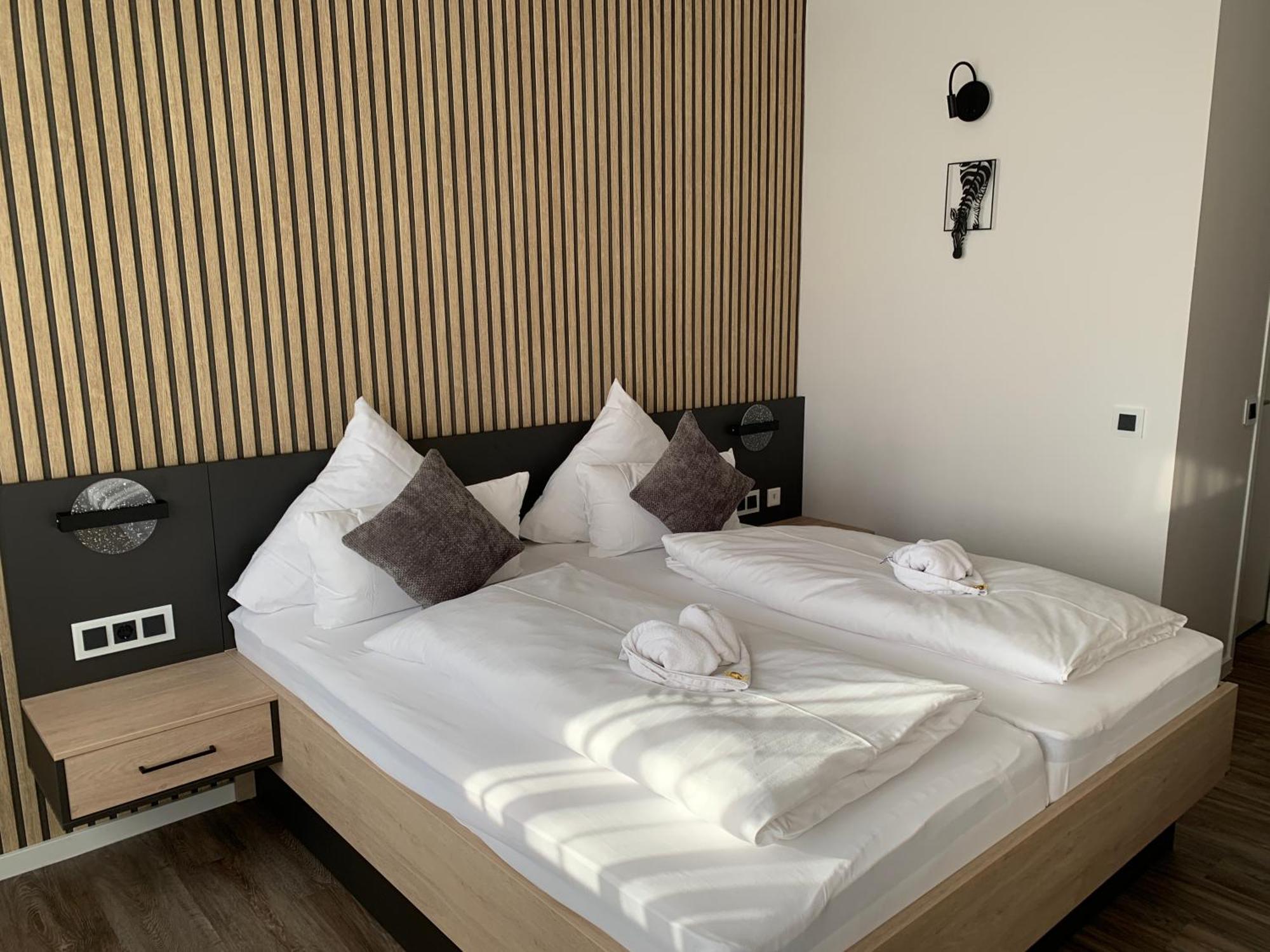 באד ווסטרנקוטן Hotel Zur Therme מראה חיצוני תמונה